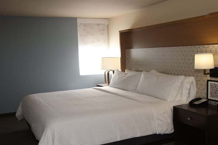 Room 2 of 93