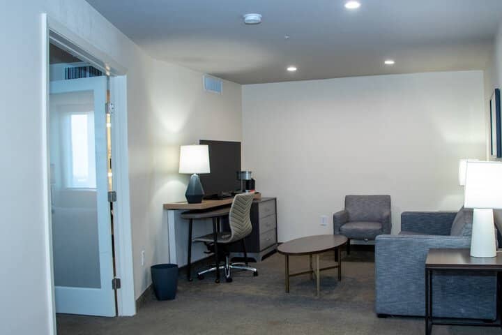 Room 10 of 93