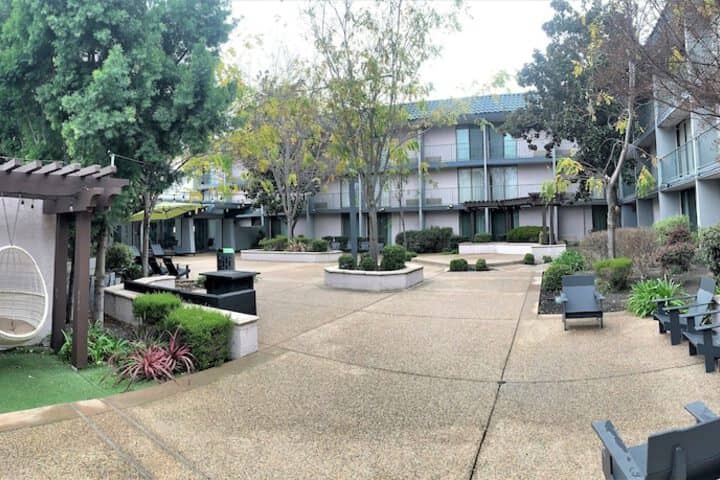 Hotel Exterior 60 of 68