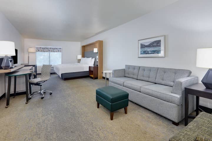 Room 6 of 44