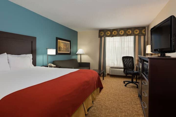 Room 4 of 35