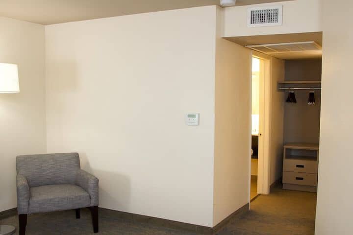Room 4 of 93