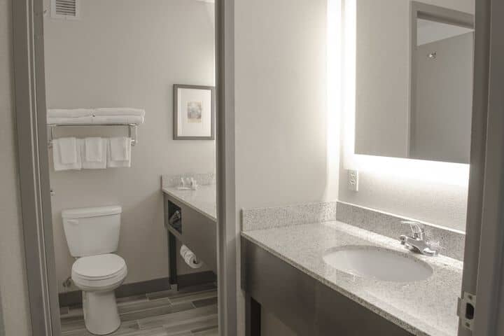 Room 32 of 89
