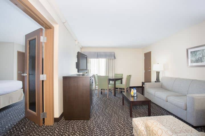 Room 4 of 47