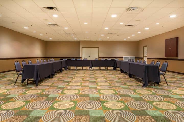 Ballroom/Hall 24 of 30