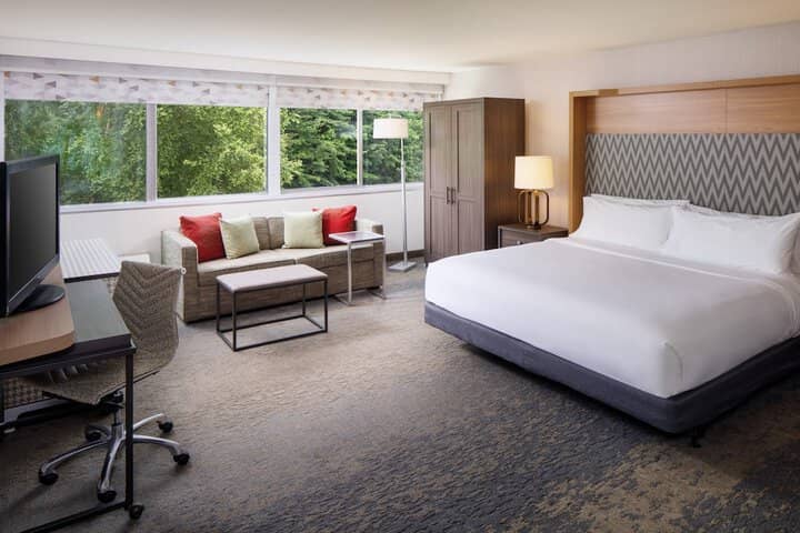 Room 4 of 25