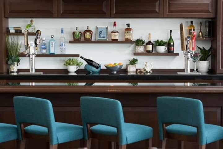 Lounge 41 of 60