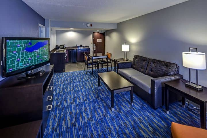 Room 2 of 56