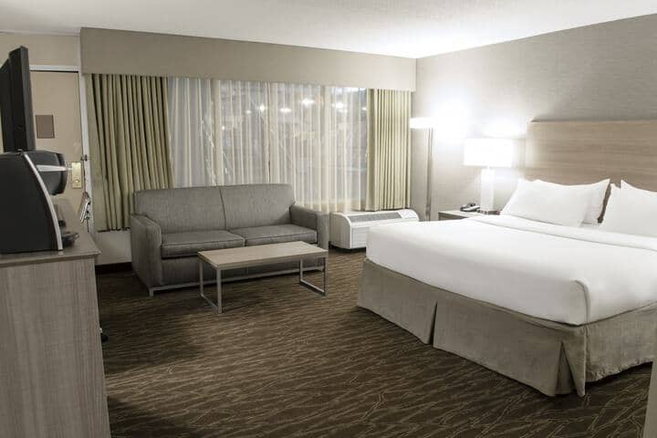 Room 3 of 89