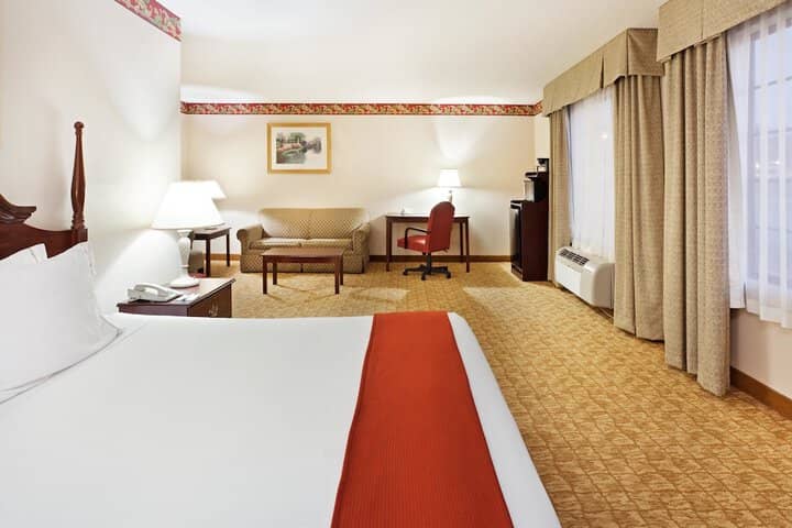 Room 3 of 35
