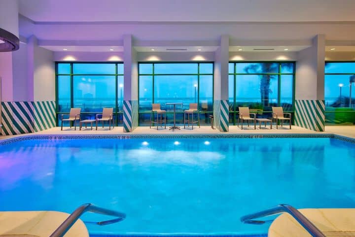 Pool 20 of 60